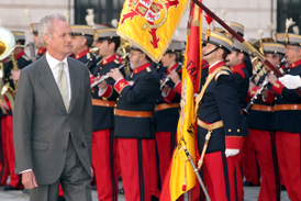 El ministro de Defensa, Pedro Morenés pasa revista a la Fuerza