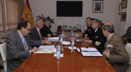 Morenés visita el Centro de Inteligencia de las Fuerzas Armadas