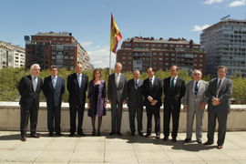 Morenés almuerza con los ex ministros de Defensa