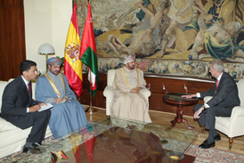El ministro de Defensa del Sultanato de Omán, Sayyid Bader Bin Saud Bin Harib Al Busaidi durante su reunión con el ministro de Defensa, Pedro Morenés