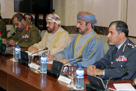 El ministro de Defensa del Sultanato de Omán, Sayyid Bader Bin Saud Bin Harib Al Busaidi acompañado de su delegación durante la reunión con el ministro de Defensa, Pedro Morenés