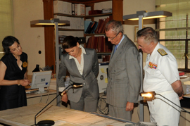 El ministro de Defensa visita el Archivo-Museo Alvaro de Bazán, en el Palacio del Viso del Marqués, en Ciudad Real