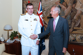 El ministro de Defensa recibe al jefe de la Armada australiana