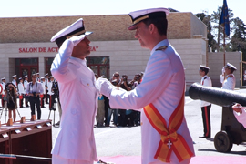 Los Príncipes de Asturias presiden la entrega de despachos en la ESUBO