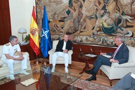 El 13 de julio de 2009 visitó España con motivo del 'Día Naval de la OTAN' que se celebro en Rota (Cádiz)