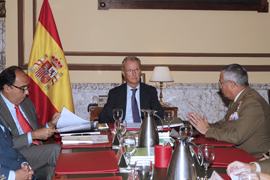 Pedro Morenés visita el Instituto Español de Estudios Estratégicos