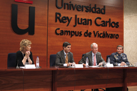 Morenés, en el seminario 'Paz, Seguridad y Defensa en tiempos de crisis'