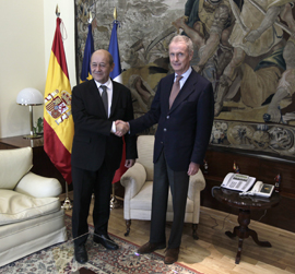 El ministro de Defensa francés visita a su homólogo español