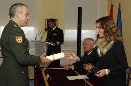 La subsecretaria de Defensa entrega el Premio  'Fidel Pagés Miravé'