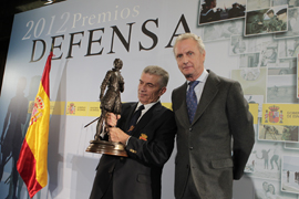 Morenés preside la entrega de los Premios Defensa 2012