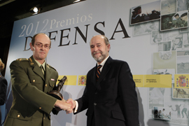 Morenés preside la entrega de los Premios Defensa 2012