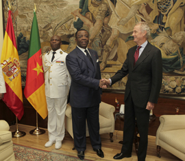 Morenés recibe al ministro de Defensa del Camerún