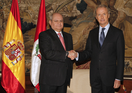 Morenés y Cateriano han mantenido una reunión en el despacho del ministro