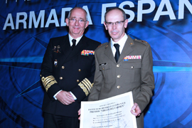 Premio de Libros,hace entrega del premio el Almirante General Jefe de Estado Mayor de la Armada