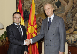 Pedro Morenés recibe a su colega macedonio Fatmir Besimi