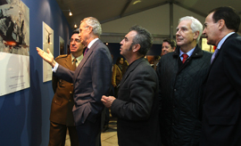 Morenés inaugura una exposición sobre la misión en Afganistán