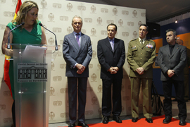 Morenés inaugura una exposición sobre la misión en Afganistán