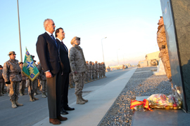 Morenés acompaña al presidente Rajoy en su visita a Afganistán