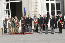 El Rey recibe honores en el Patio de la Armería del Palacio Real