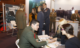 La subsecretaria de Defensa visita Aula 2013