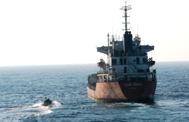 La fragata 'Méndez Núñez' asiste al buque 'Royal Grace' tras su liberación