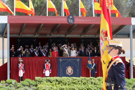Jura ante la Bandera presidido por Sus Altezas Reales, los Principes de Asturias, en el acuartelamiento 