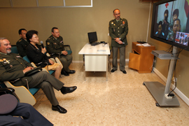 La viceministra de Asuntos Civiles de la República Popular China, Jiang Li, visita  la unidad de telemedicina en el hospital Central de la Defensa,‘Gómez-Ulla’.