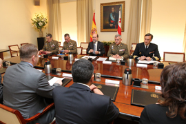 Las delegaciones de España y Georgia reunidos en sesión de trabajo.