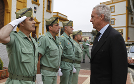 El ministro en la Base Militar 'Álvarez de Sotomayor' de Viator (Almería)