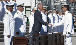 El ministro de Defensa inaugura el curso académico en la Escuela Naval Militar