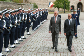 Los ministros de Defensa de Francia y España, Jean Yves Le Drian y Pedro Morenés,pasan revista antes del Consejo Hispano-Francés de Defensa y Seguridad.