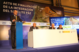 El SEDEF preside el acto de finalización de la integración del satélite Paz