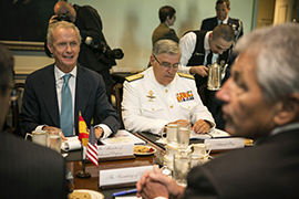 Morenés visita al secretario de Defensa de los EE UU, Chuck Hagel