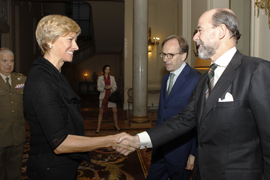 El secretario de Estado de Defensa, Pedro Argüelles, y su homóloga italiana, la senadora Roberta Pinotti