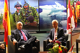 Encuentro bilateral de Morenés con su homólogo canadiense en el Foro de Seguridad de Halifax
