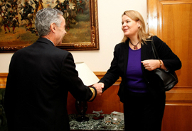 La representante de la OTAN para Mujeres, Paz y Seguridad visita España