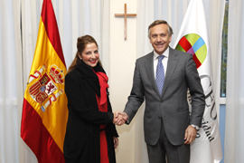 La subsecretaria de Defensa, Irene Domínguez-Alcahud, junto al Director General de la Fundación Universitaria San Pablo CEU, Raúl Mayoral Benito.