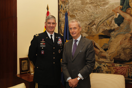 Morenés recibe al general jefe del Mando de EEUU para África