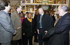 La ministra de Defensa de Sudáfrica visita Airbus Military e Indra