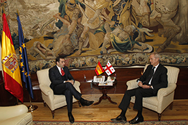 El ministro de Defensa se reúne con su homólogo georgiano, Irakli Alasania