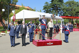 Morenés entrega los despachos en la Academia del Aire