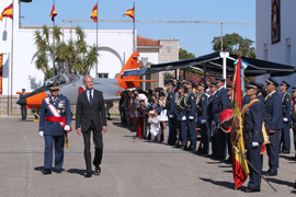 Morenés entrega los despachos en la Academia del Aire