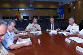 Don Felipe estuvo acompañado por el ministro de Defensa,Pedro Morenés