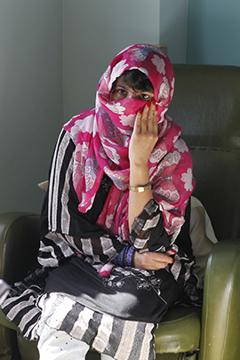 El 'Gómez Ulla' da el alta a la mujer afgana mutilada por su marido