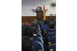 El ministro de Defensa, Pedro Morenés preside el desfile de los alumnos de la Academia Básica del Aire en Leon