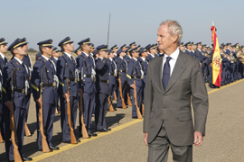 El ministro de Defensa, Pedro Morenés pasa revista en la Academia Básica del Aire