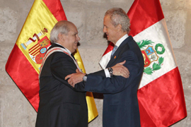 Gran Cruz del Mérito Militar al ministro peruano de Defensa