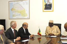 Reunión de los ministros de defensa Morenés y Le Drian con Macky Sall presidente de la República de Senegal
