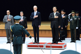 Morenés visita Japón para estrechar lazos en materia de defensa