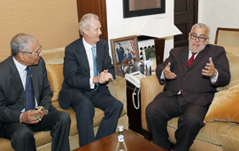 El ministro de Defensa, Pedro Morenés,reunido con el jefe del Gobierno marroquí, Abdelilah Benkirane.